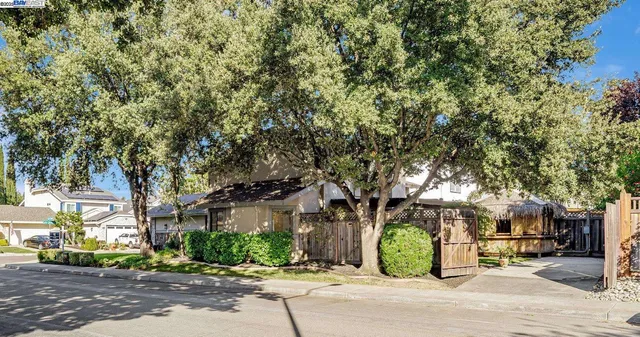 $1,150,000 | 5988 Corte Cerritos, Pleasanton, CA 94566