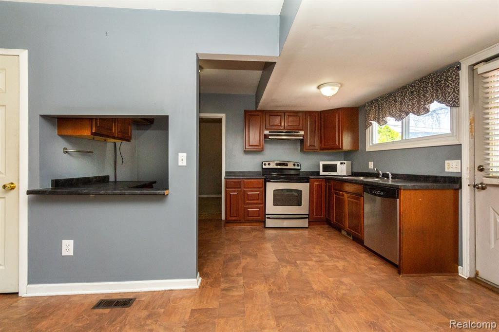 2636 Kenmore Road Berkley, MI 48072 - Photo 9 of 32 Gallery Image 9