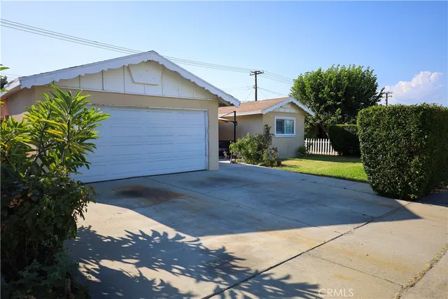 a view of outdoor space yard and front view of a house