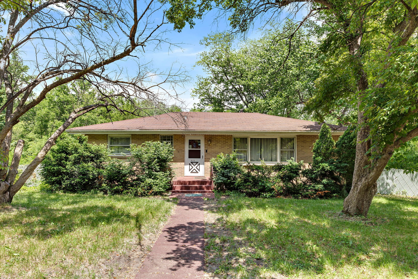 925 Ash Drive St. Anne, IL 60964 - Photo 1 of 18 a view of a house with a yard and sitting area