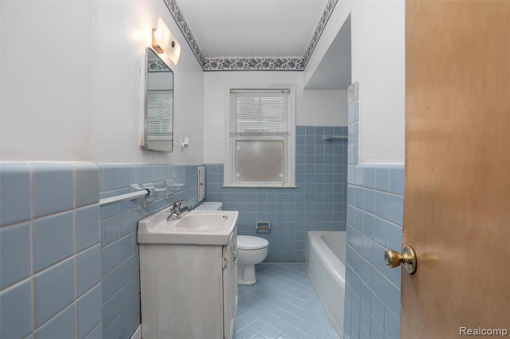 21235 River Road Grosse Pointe Woods, MI 48236 - Photo 20 of 33