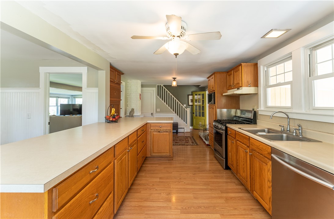9 Townhouse Road Hopkinton, RI 02833 - Photo 16 of 38