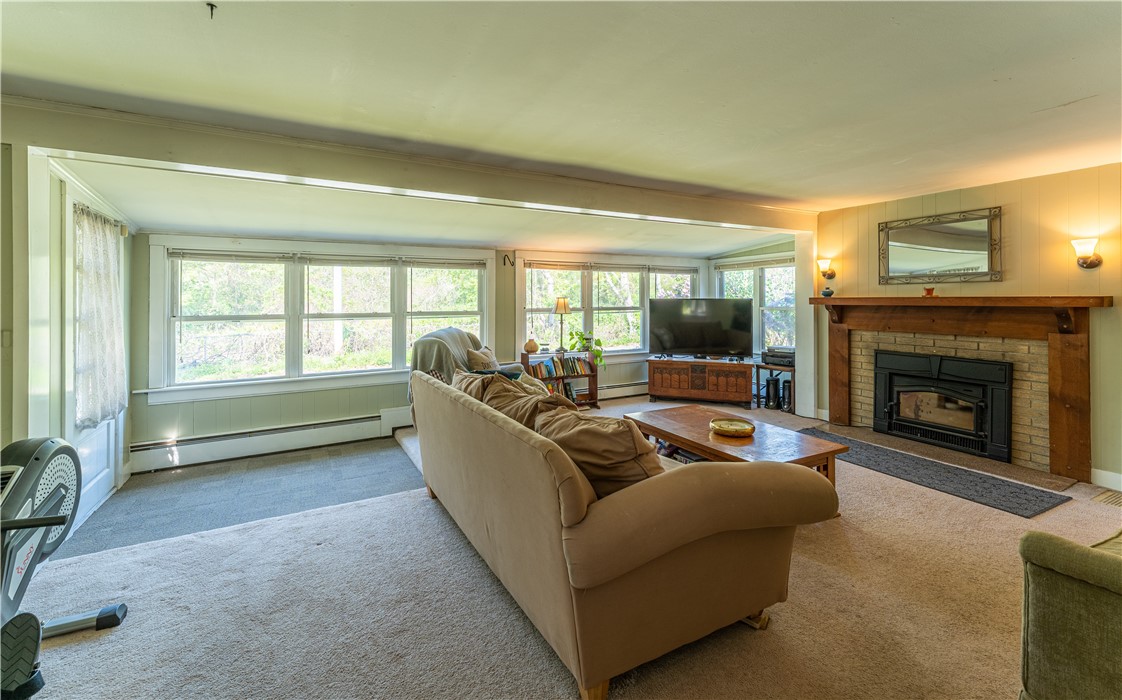 9 Townhouse Road Hopkinton, RI 02833 - Photo 21 of 38