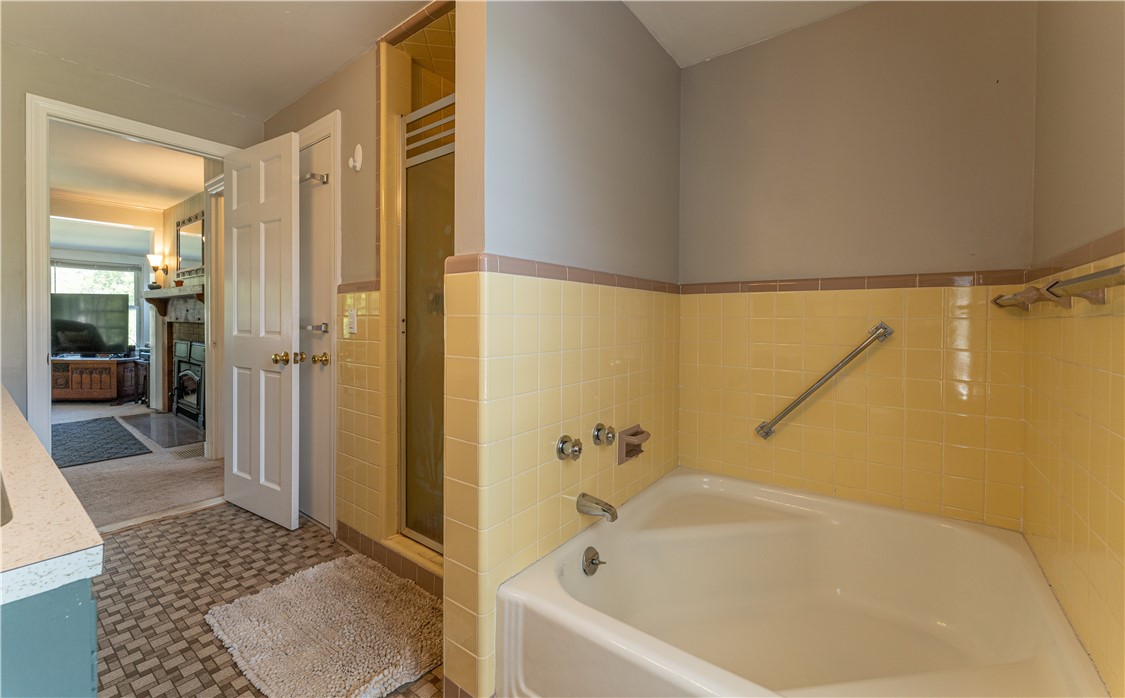 9 Townhouse Road Hopkinton, RI 02833 - Photo 27 of 38