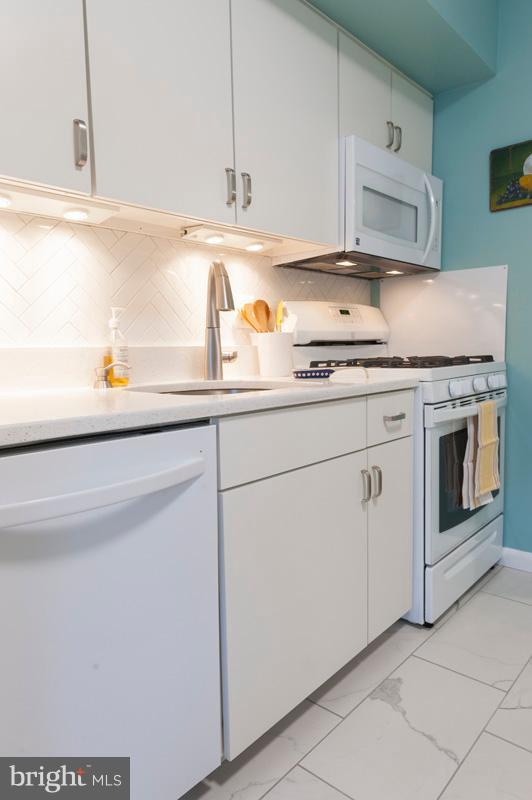 112 Cross Keys Road, Unit R112C Baltimore, MD 21210 - Photo 25 of 36 Kenmore Built-in Microwave