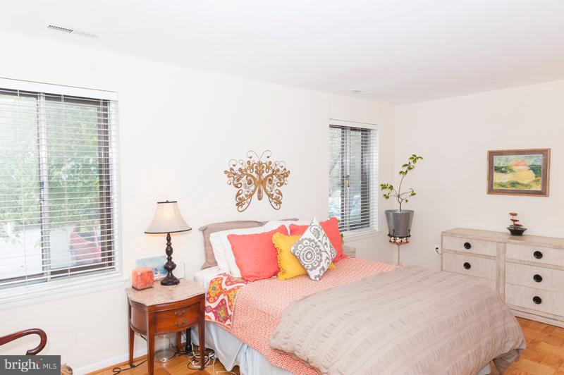 112 Cross Keys Road, Unit R112C Baltimore, MD 21210 - Photo 28 of 36 Master Bedroom