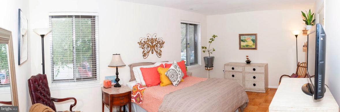112 Cross Keys Road, Unit R112C Baltimore, MD 21210 - Photo 31 of 36 Master Bedroom (17'x12')