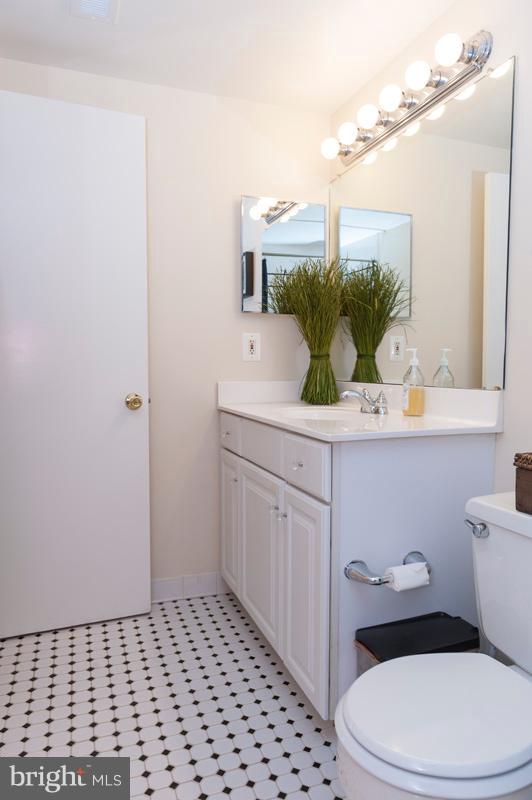 112 Cross Keys Road, Unit R112C Baltimore, MD 21210 - Photo 34 of 36 Bathroom