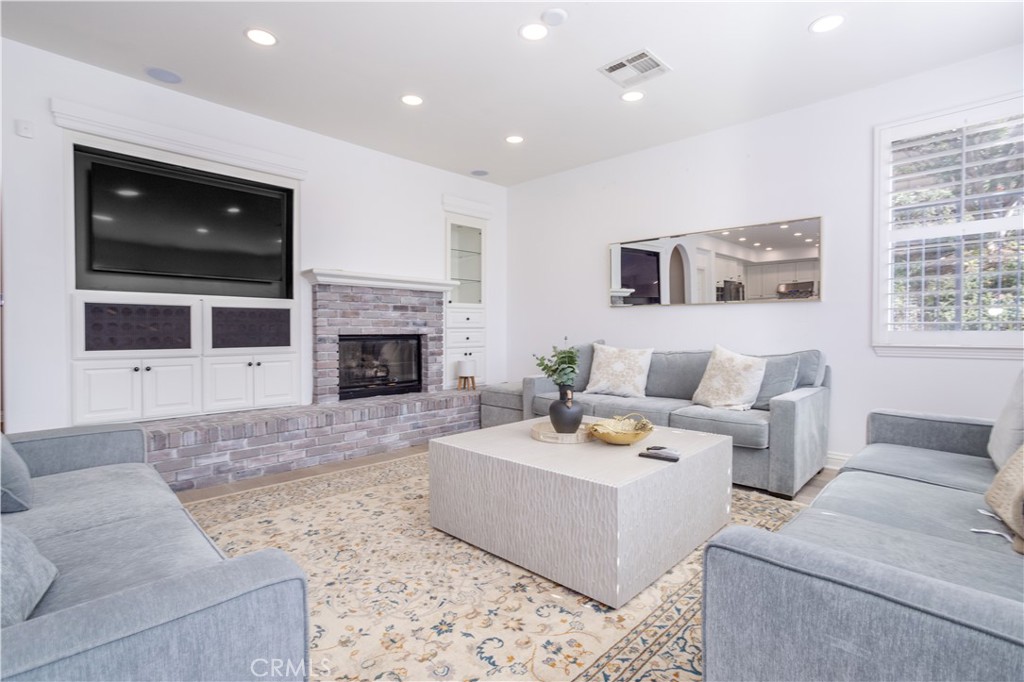 5474 Sunlight Street Simi Valley, CA 93063 - Photo 12 of 39