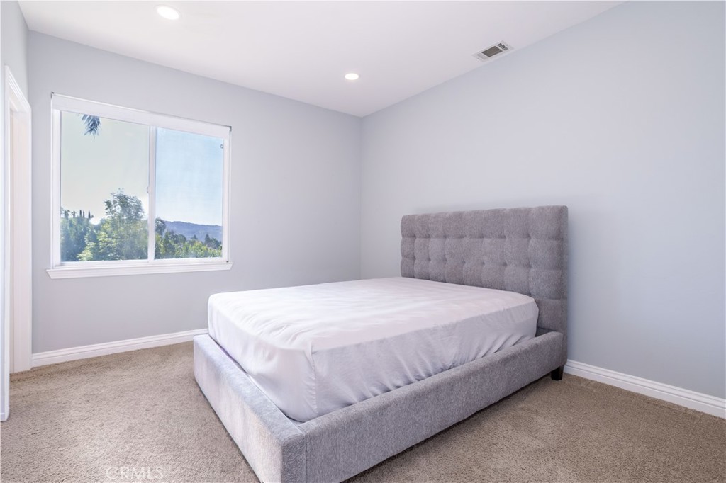 5474 Sunlight Street Simi Valley, CA 93063 - Photo 28 of 39