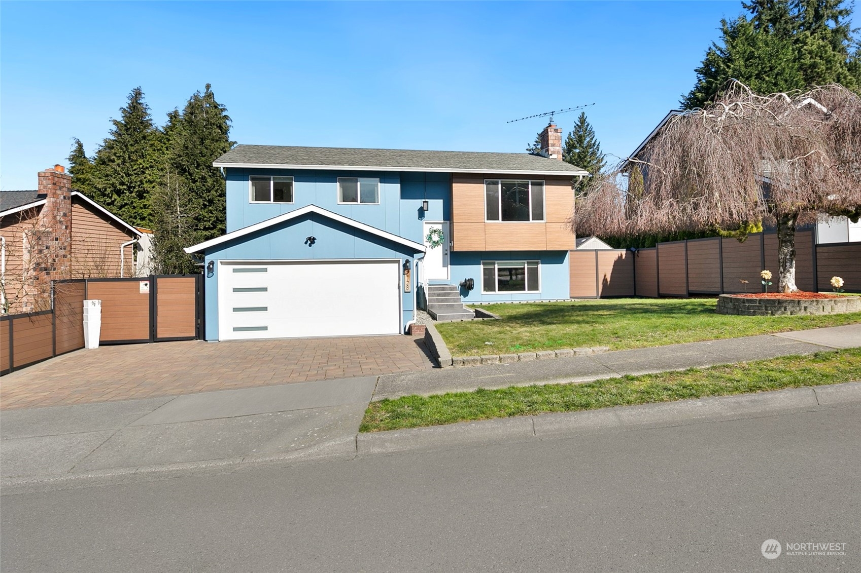 2728 Northeast 23rd Place Renton, WA 98056 - Photo 2 of 32 Gallery Image 2