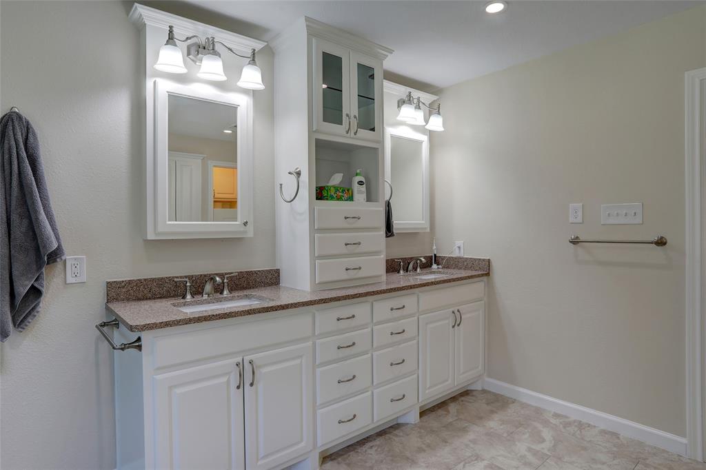 2905 Wyndham Lane Richardson, TX 75082 - Photo 15 of 27 a bathroom with a double vanity sink and a mirror
