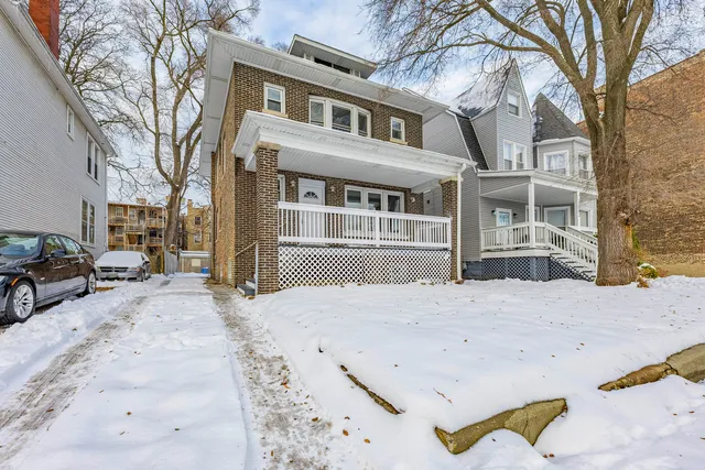 $339,000 | 2038 East 73rd Street, Chicago, IL 60649