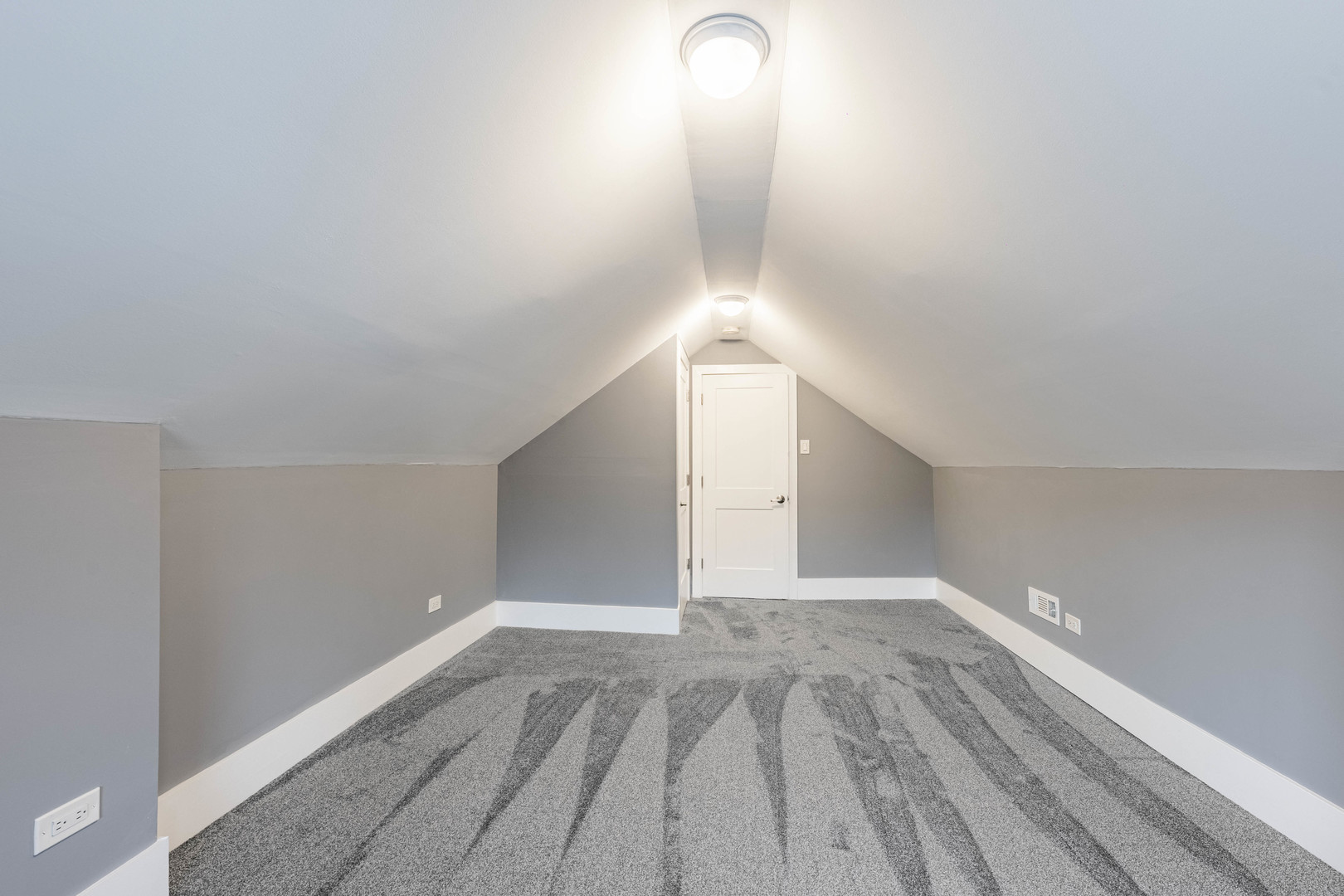 2038 East 73rd Street Chicago, IL 60649 - Photo 12 of 28 a view of empty room with wooden floor