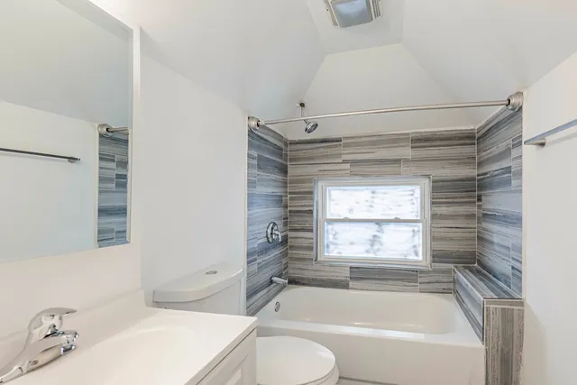 $339,000 | 2038 East 73rd Street, Chicago, IL 60649