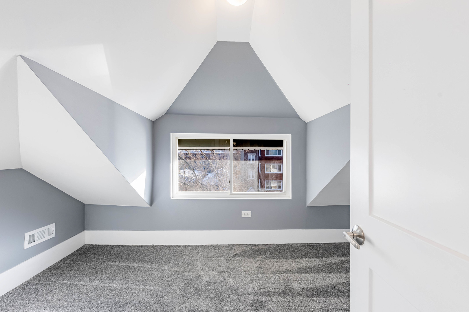 2038 East 73rd Street Chicago, IL 60649 - Photo 16 of 28 an empty room with windows