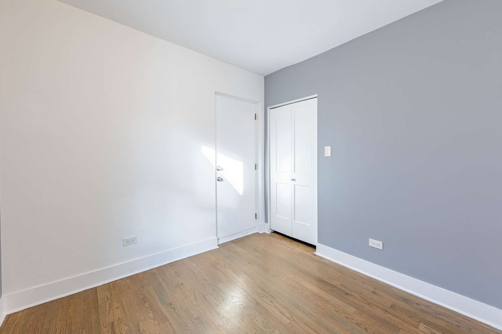 2038 East 73rd Street Chicago, IL 60649 - Photo 20 of 28 a view of an empty room