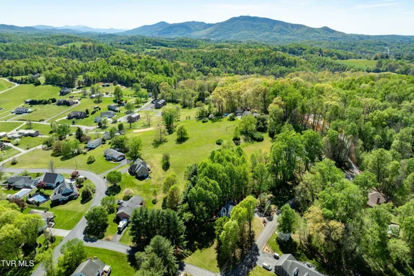 $875,000 | 101 Knobb Hill Road, Johnson City, TN 37601