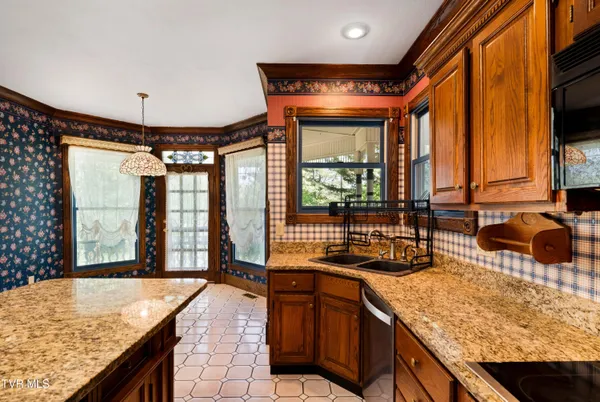 $875,000 | 101 Knobb Hill Road, Johnson City, TN 37601