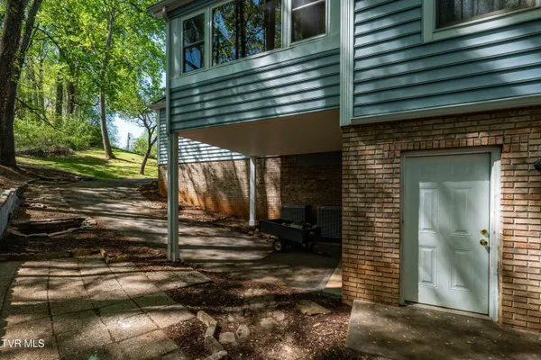 $875,000 | 101 Knobb Hill Road, Johnson City, TN 37601