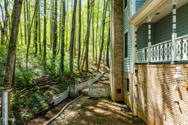 $875,000 | 101 Knobb Hill Road, Johnson City, TN 37601