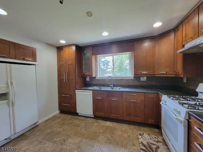 59 Troy Road Parsippany, NJ 07054 - Photo 7 of 21
