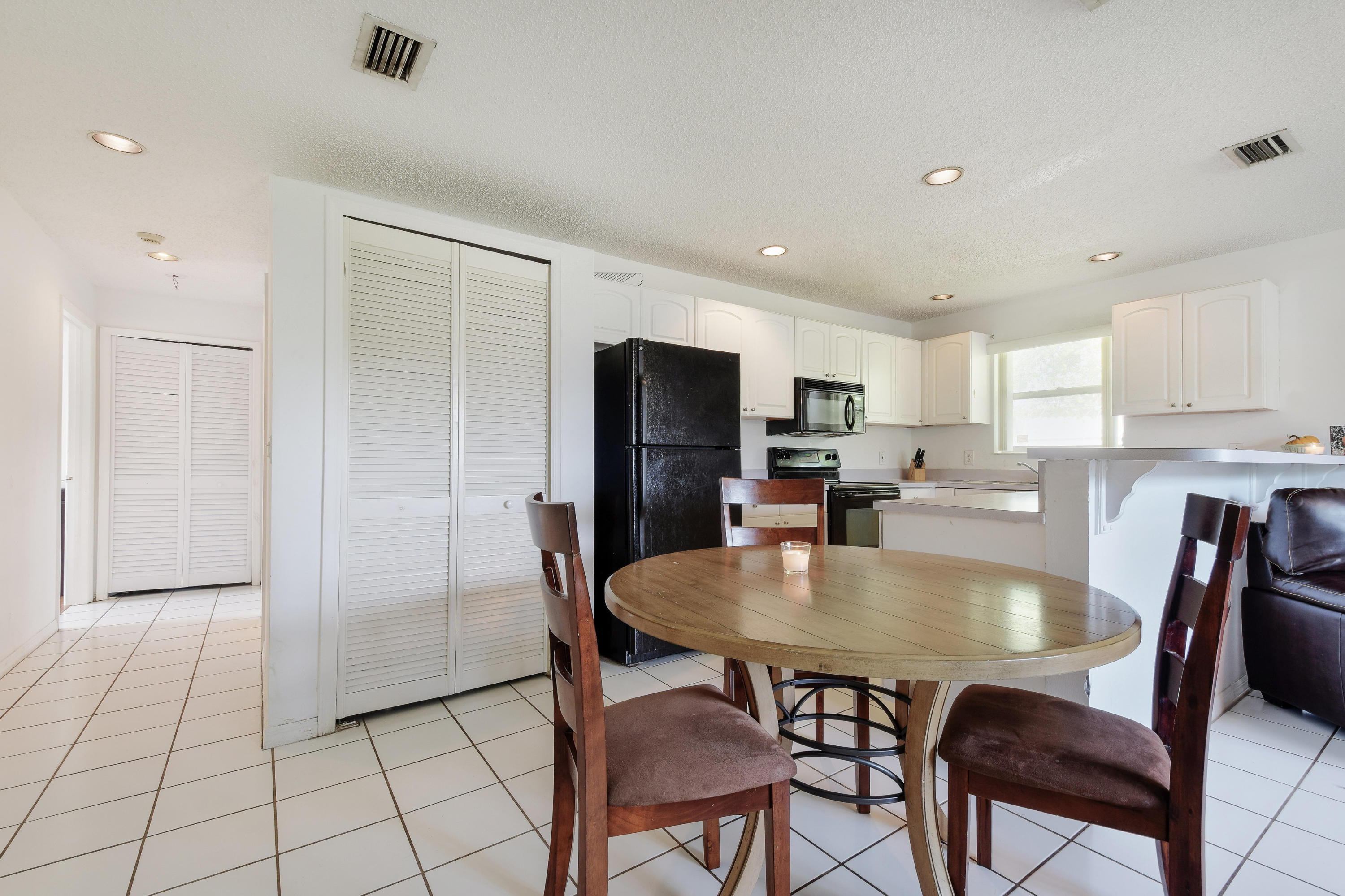718 Franklin Road West Palm Beach, FL 33405 - Photo 4 of 17 718FranklinRoad_09