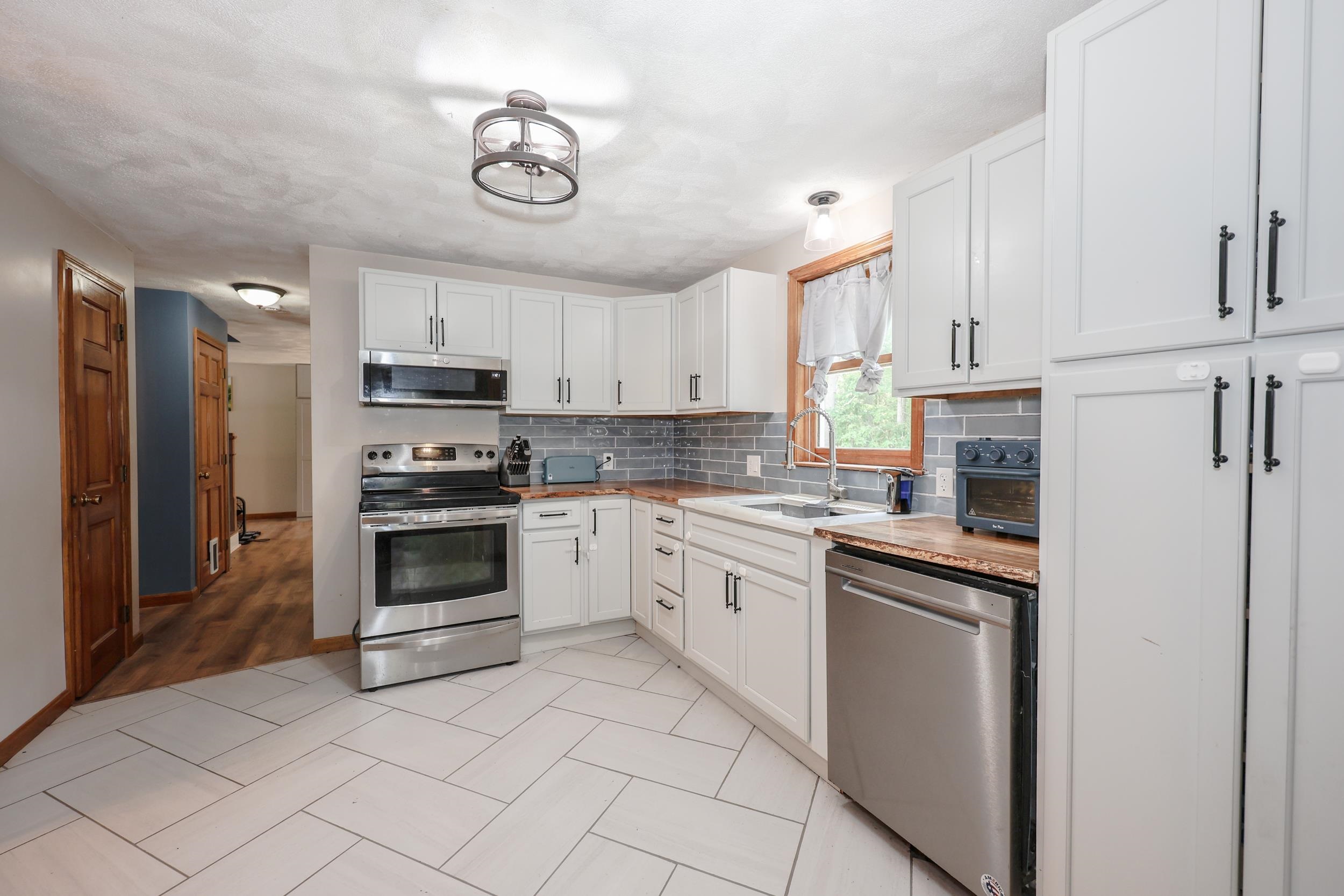 1 Jessica Lane Derry, NH 03038 - Photo 11 of 47