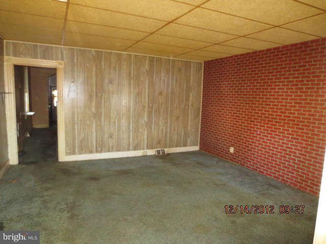 405 Old North Point Road Baltimore, MD 21224 - Photo 5 of 9 Living Room