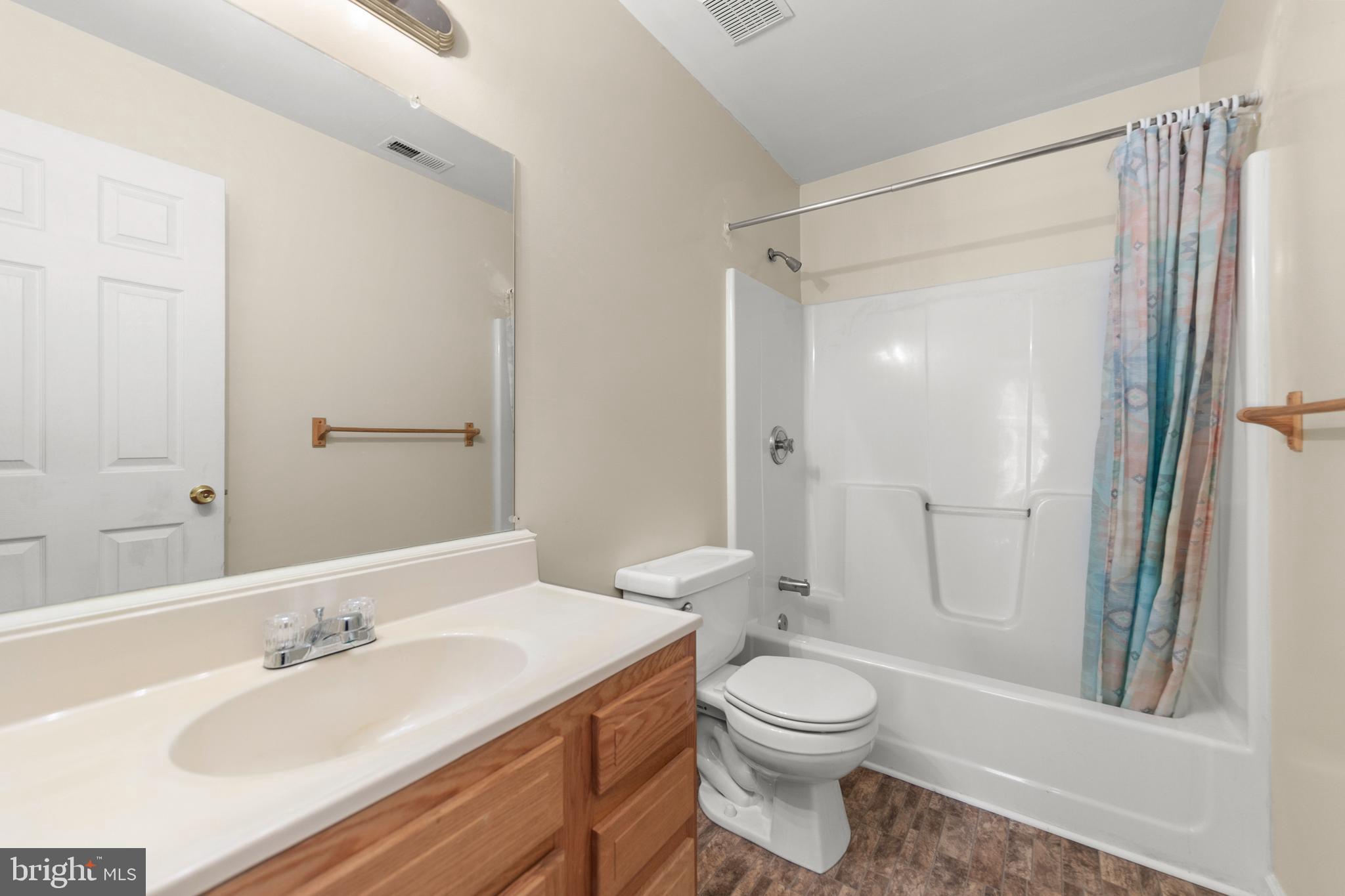 430 Babbs Mountain Road Winchester, VA 22603 - Photo 31 of 42 Full bath with tub shower