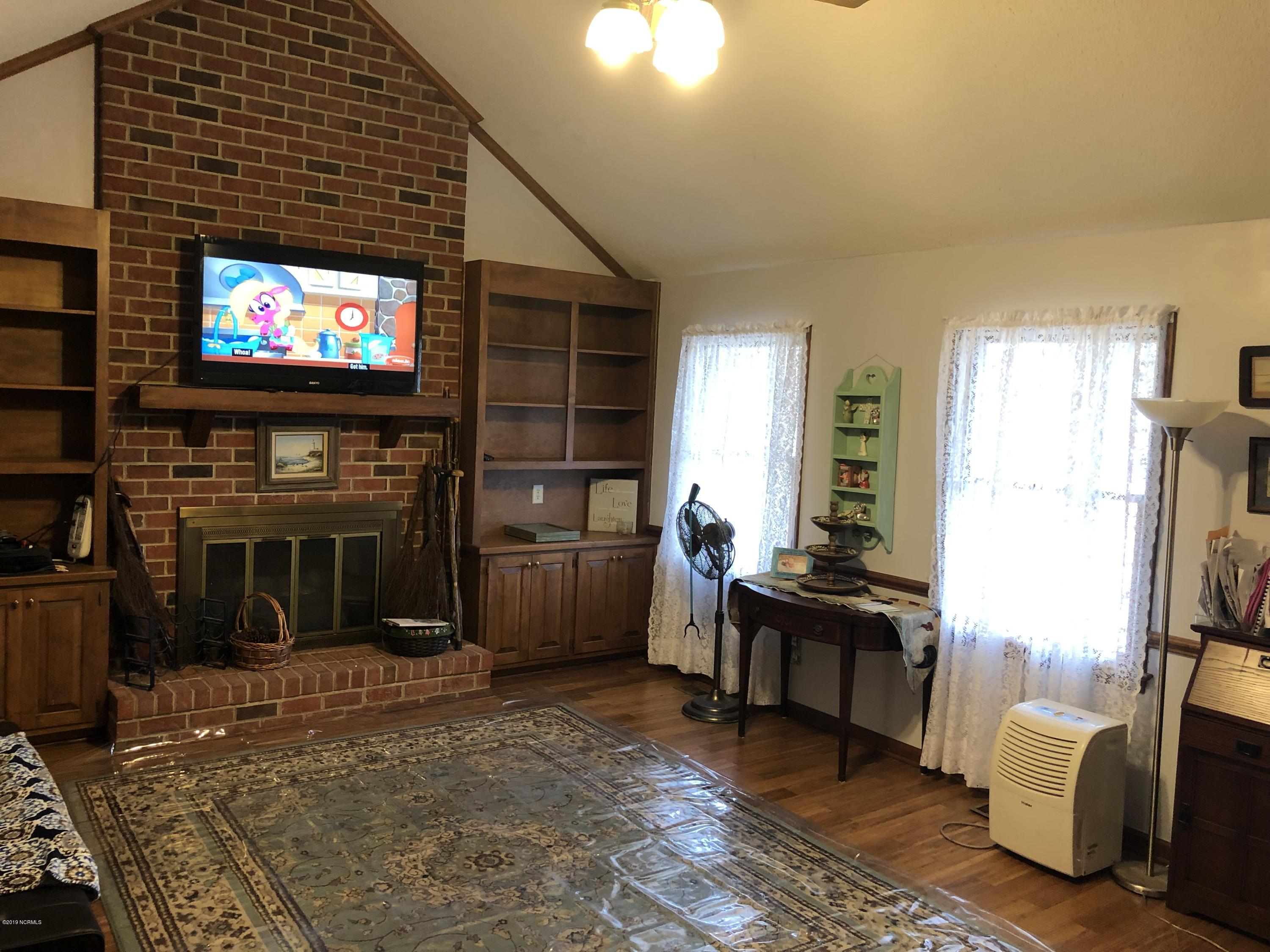 1299 Taylor Road Chocowinity, NC 27817 - Photo 2 of 9 IMG_1719