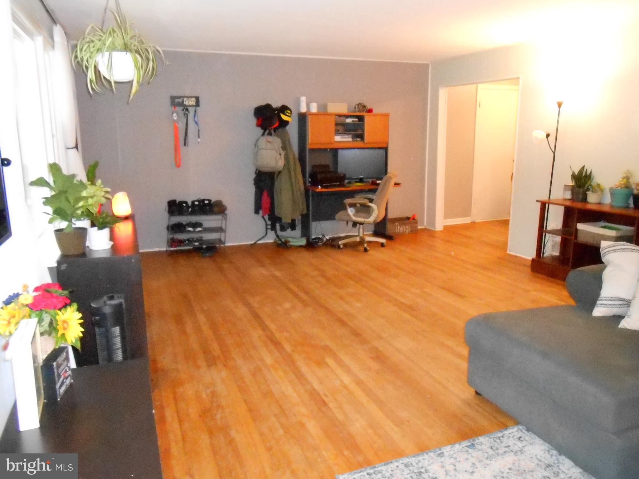 48 Robshire Manor Road Huntingtown, MD 20639 - Photo 8 of 22 living room