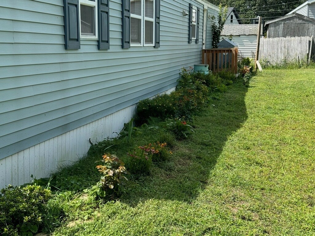 194 Lafayette Road, Unit 11N Salisbury, MA 01952 - Photo 5 of 17 a view of a backyard with plants
