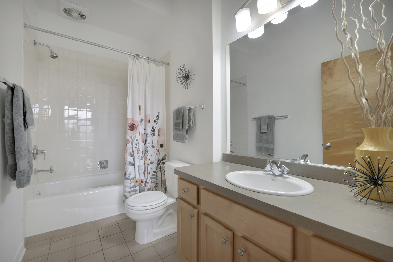 3260 North Clark Street, Unit 407 Chicago, IL 60657 - Photo 14 of 18 a bathroom with a sink toilet a shower and a mirror