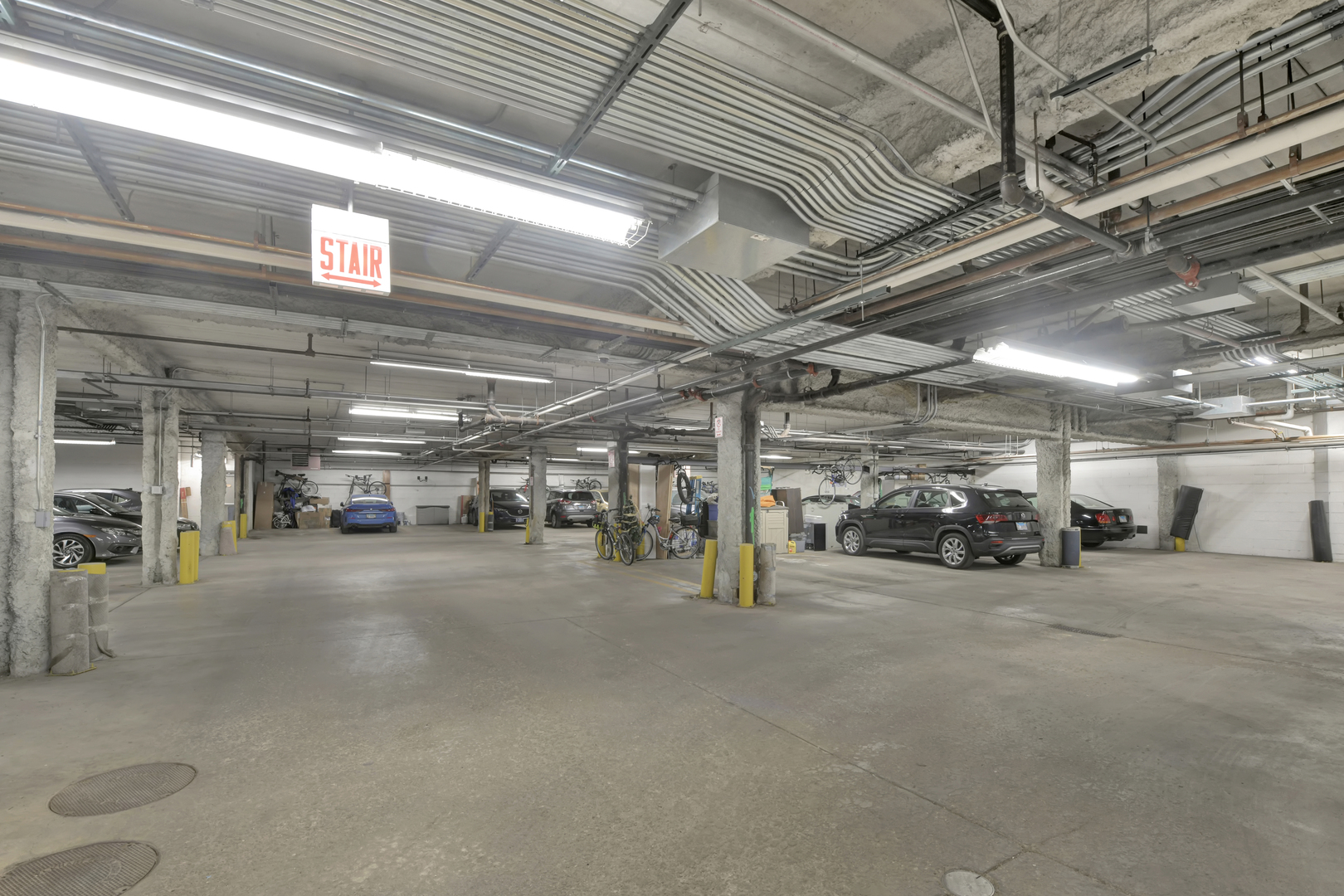 3260 North Clark Street, Unit 407 Chicago, IL 60657 - Photo 17 of 18 a view of parking area