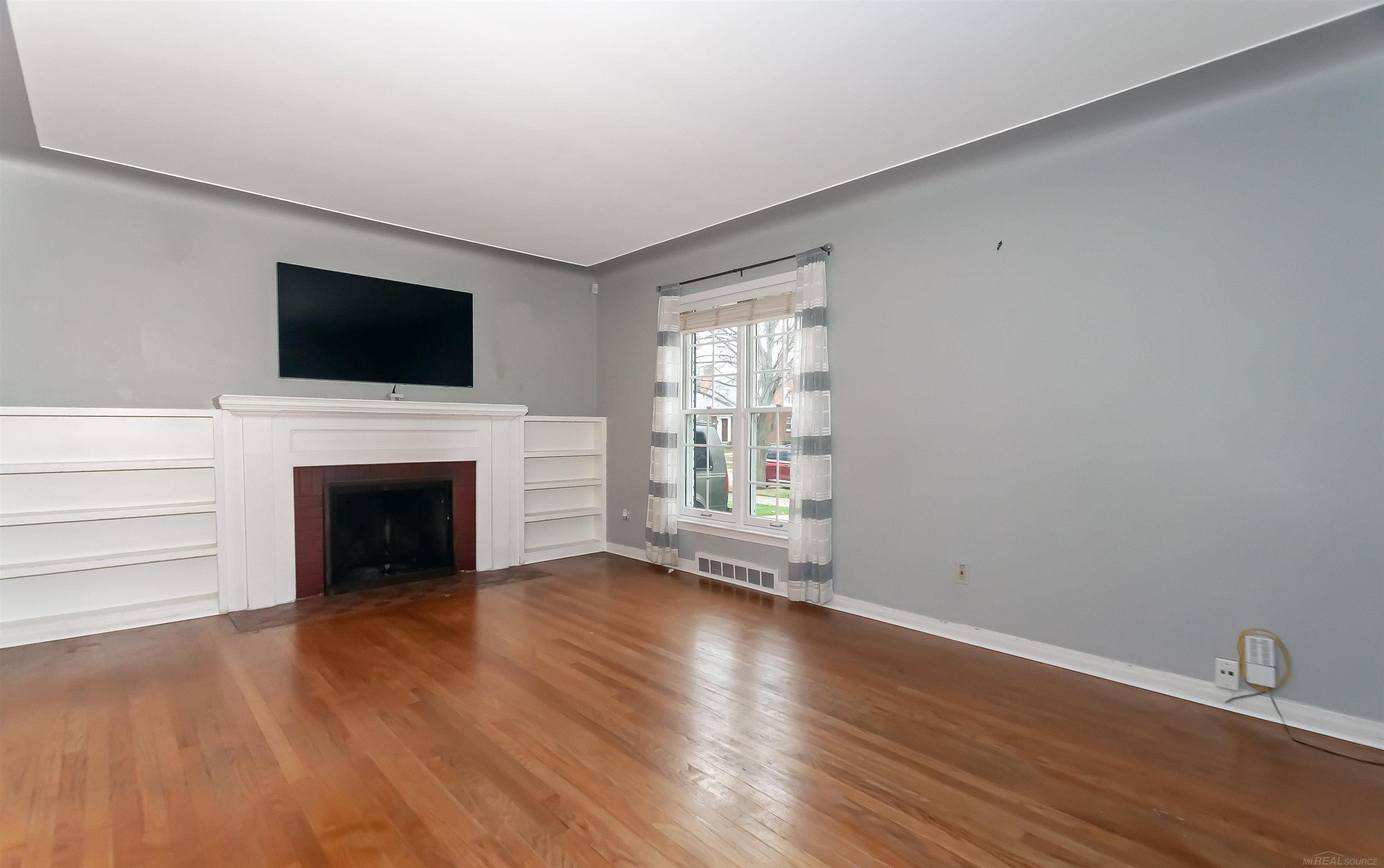 1891 Oxford Road Grosse Pointe Woods, MI 48236 - Photo 6 of 34