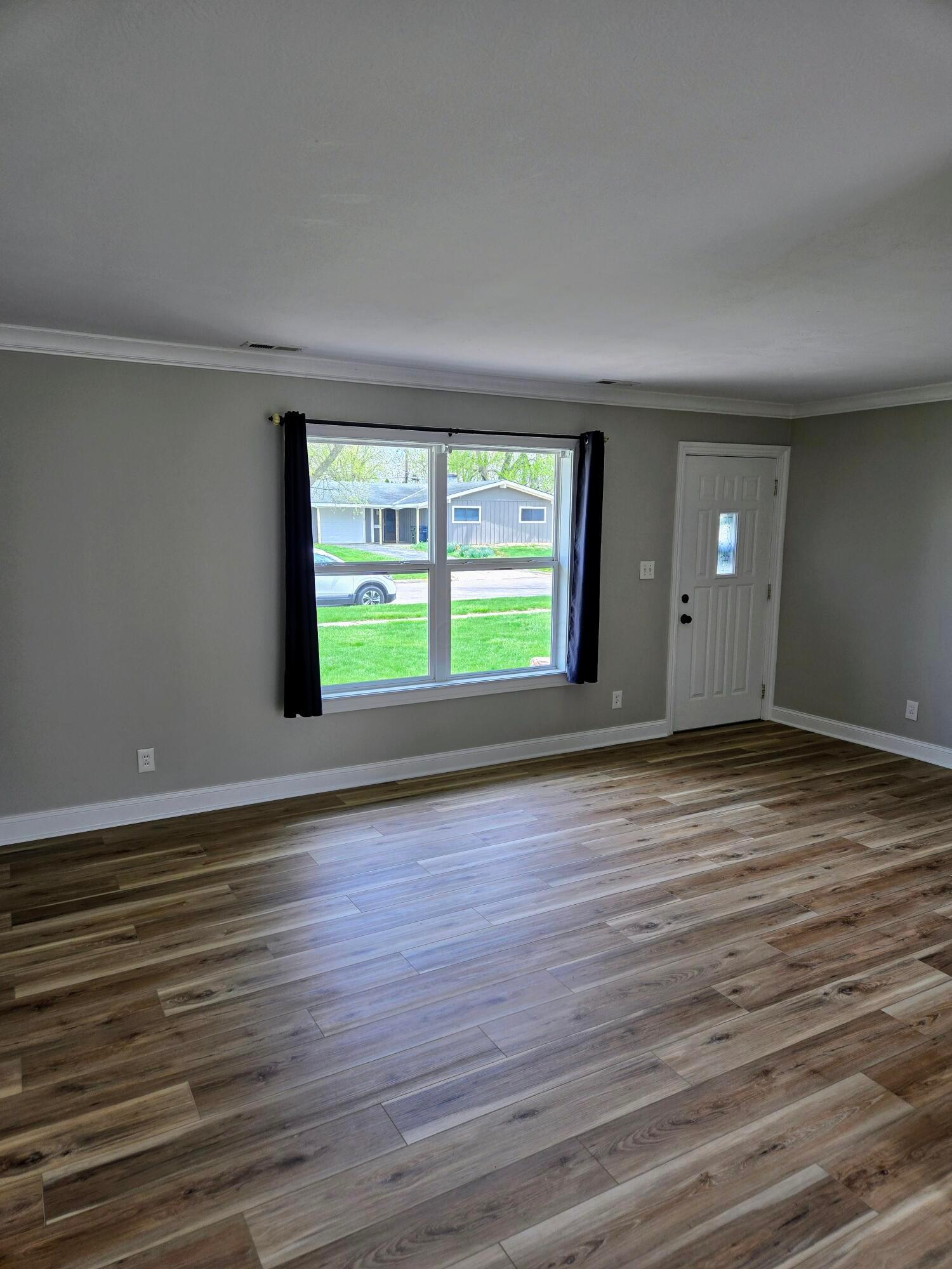 3799 Rutledge Drive Hilliard, OH 43026 - Photo 5 of 23 Living Room 2