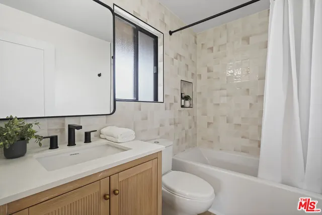 a view of livingroom with furniture and window