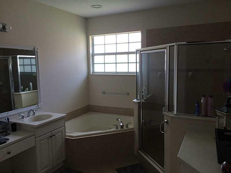 142 Lancaster Road, Unit 142 Boynton Beach, FL 33426 - Photo 8 of 11 Exterior Front