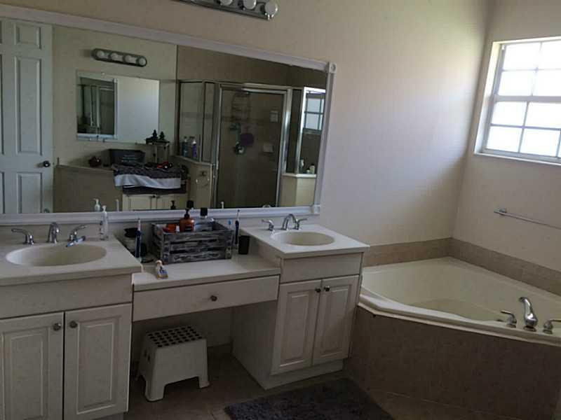 142 Lancaster Road, Unit 142 Boynton Beach, FL 33426 - Photo 9 of 11 Exterior Front