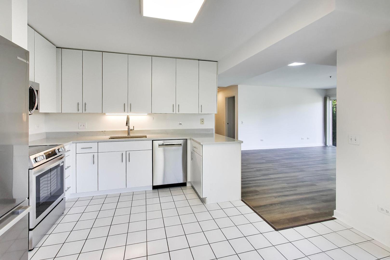 402 Kelburn Road, Unit 126 Deerfield, IL 60015 - Photo 7 of 24