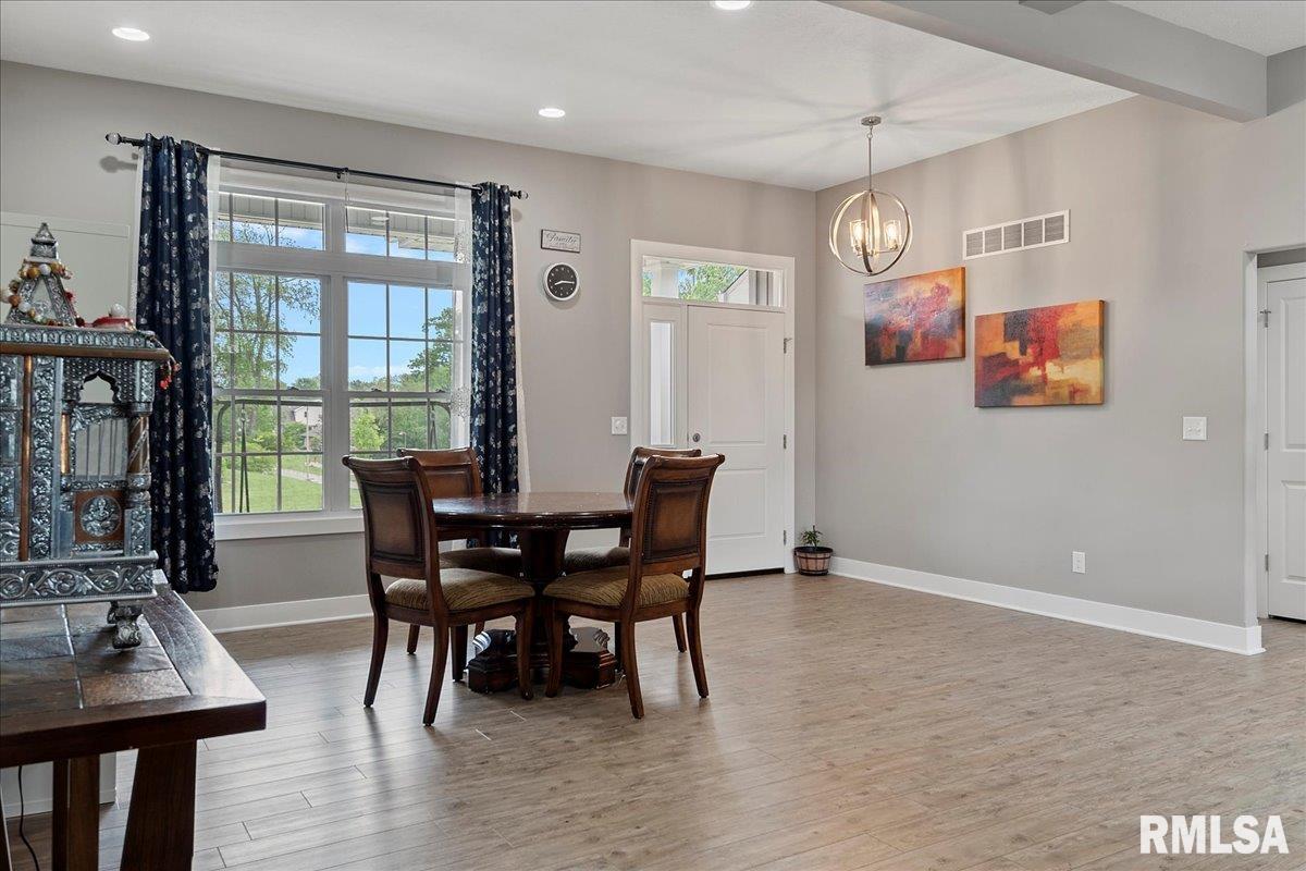 509 Rock River Road Springfield, IL 62711 - Photo 7 of 55