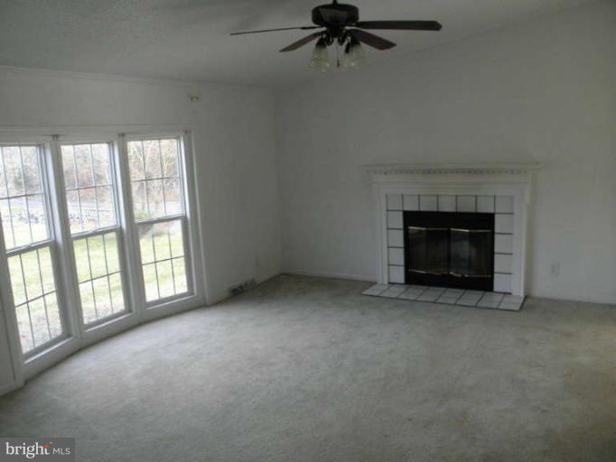 6045 Slate Mills Road Boston, VA 22713 - Photo 5 of 30 Living Room