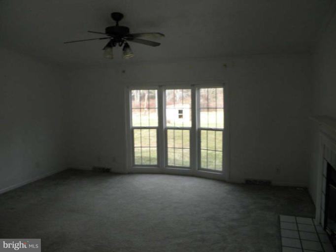 6045 Slate Mills Road Boston, VA 22713 - Photo 7 of 30 Living Room
