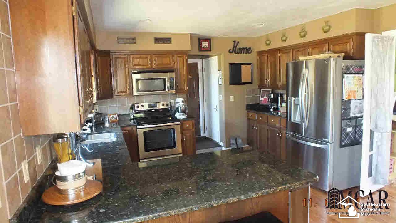 12250 Trost Road Dundee, MI 48131 - Photo 10 of 28 Front Entry