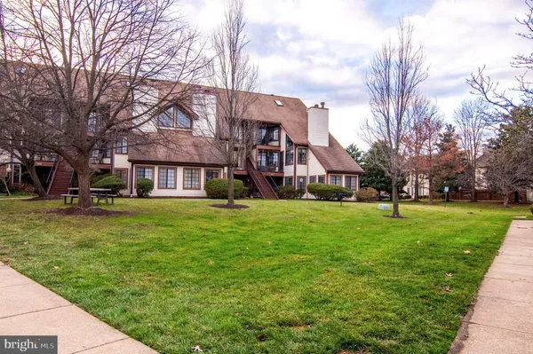 $2,750 | 6003 Curtier Drive, Unit 6003E, Alexandria, VA 22310