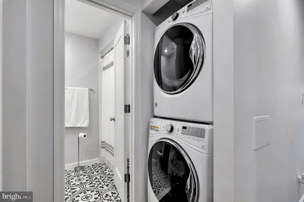 $2,750 | 6003 Curtier Drive, Unit 6003E, Alexandria, VA 22310