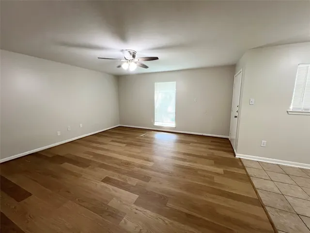 $785 | 130 Oyster Creek Drive, Unit 26, Lake Jackson, TX 77566