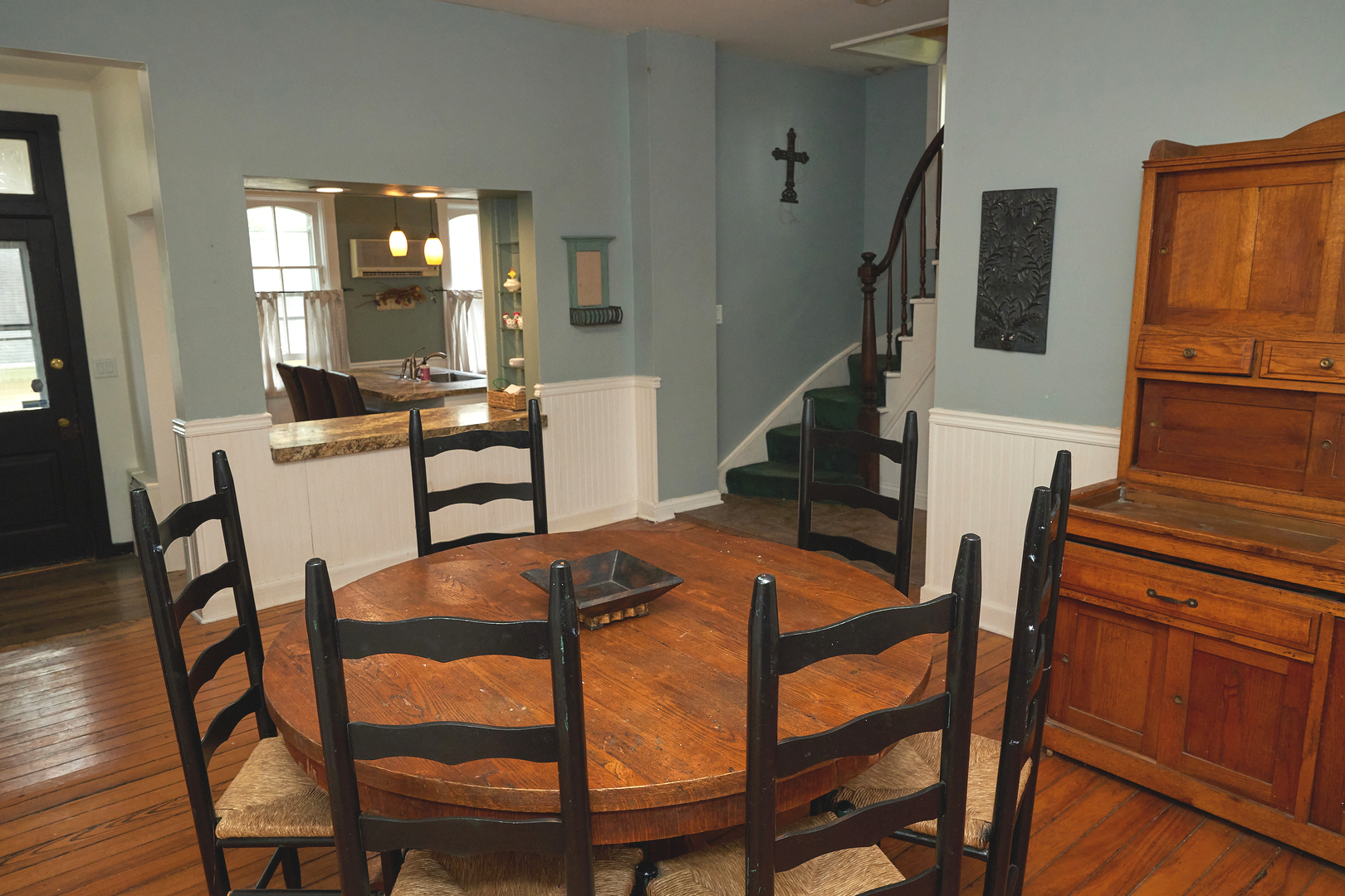 1406 Bluff Street Peru, IL 61354 - Photo 23 of 57 a dining room with furniture and window