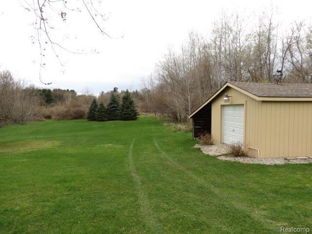 10987 Hibner Road Hartland, MI 48353 - Photo 20 of 50 IMG_0677.jpg
